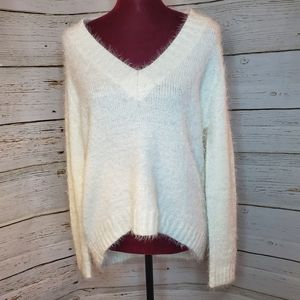 Elan Vneck sweater size medium